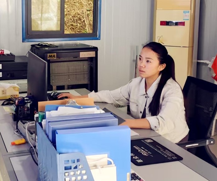 堅守安全防線，綻放巾幗風(fēng)采｜記西溝鐵礦安全監(jiān)控員黃春玲